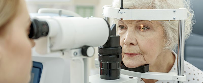 An elderly woman undergoing glaucoma investigation